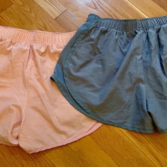 2 Pair Women’s Nike Dri-Fit Shorts Size M - Picture 6 of 6